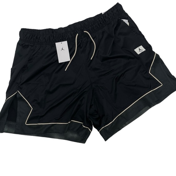Nike Jordan Women’s Size 2X Black Diamond Loose Fit Athletic Shorts NWT - Picture 3 of 15